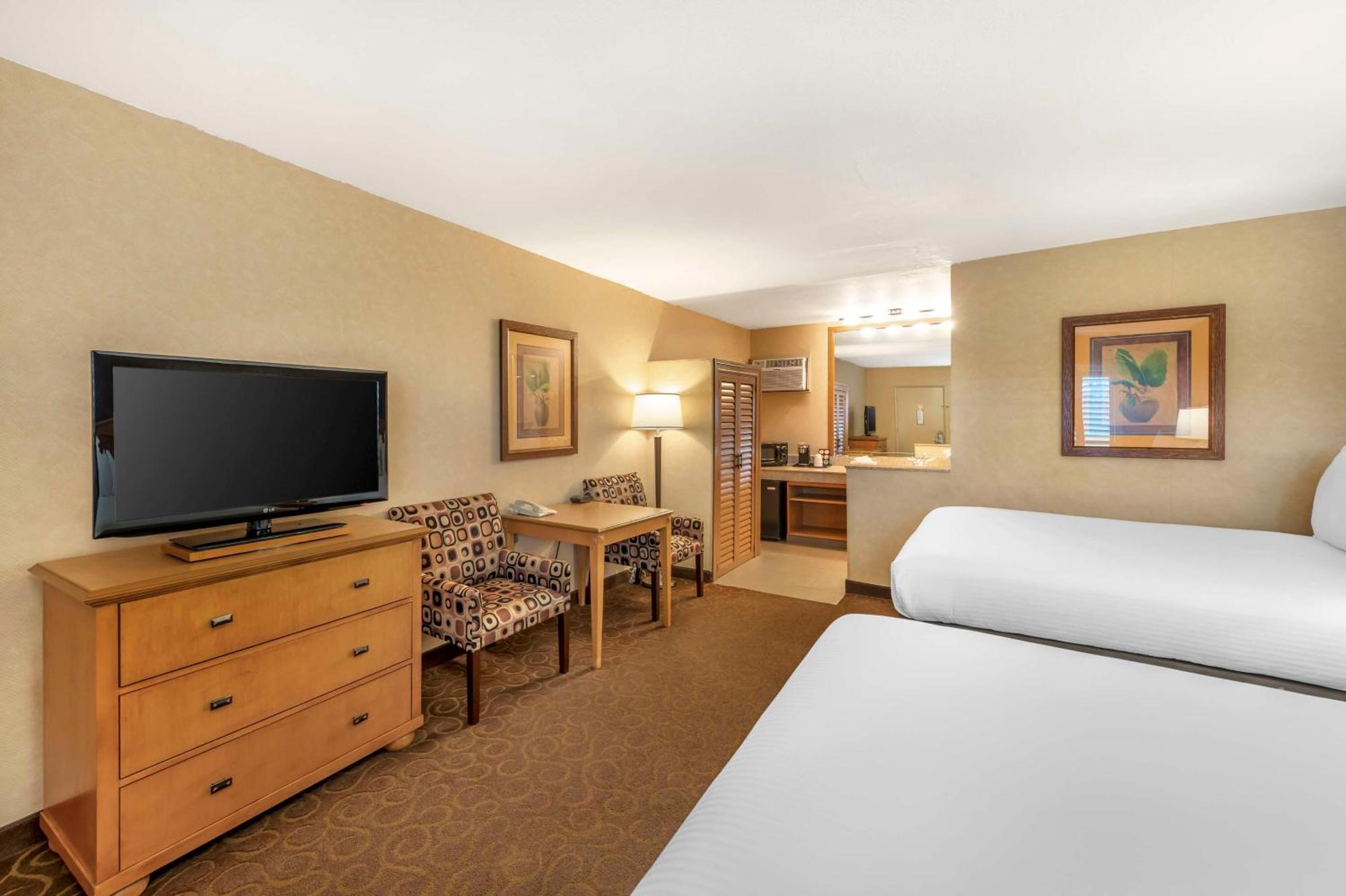 Best Western Plus Pavilions Анахайм Экстерьер фото